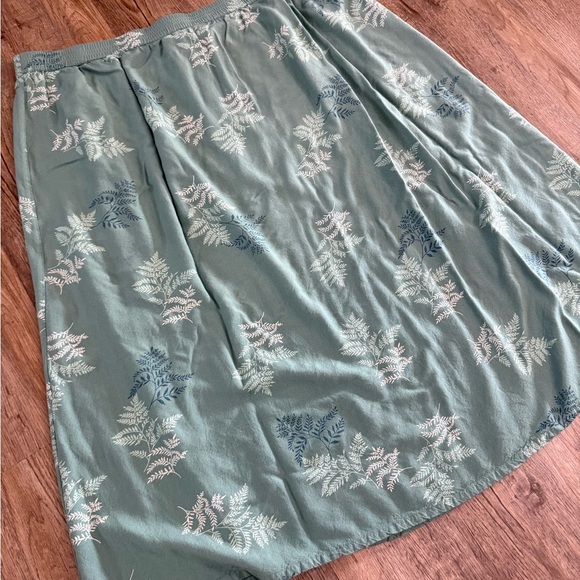 VTG Two Twenty • Botanical Rayon Midi Skirt - Picture 2 of 6